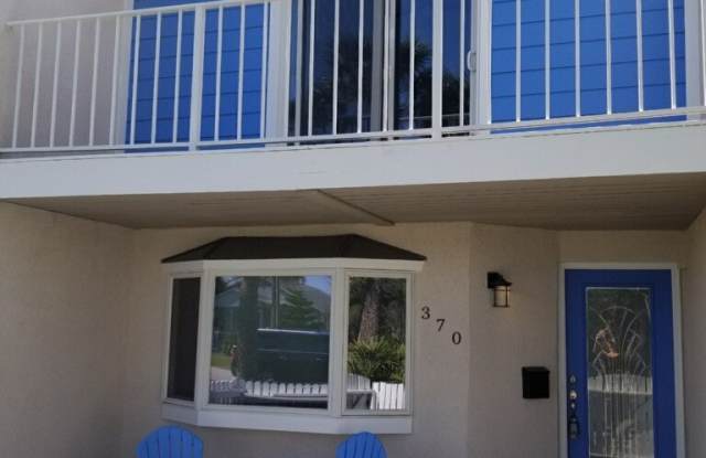 Great 2 bedroom located just 3 blocks from the beach! - 370 13th Avenue North, Jacksonville Beach, FL 32250