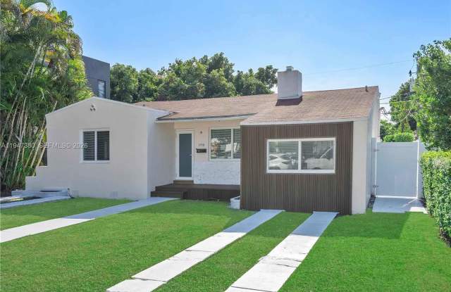 2350 Southwest 26th Street photos photos