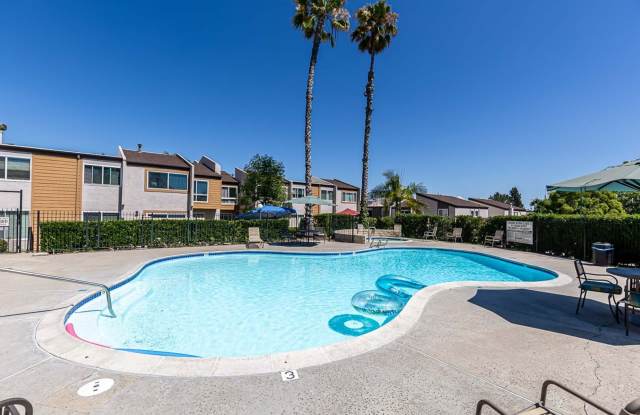**LOOK NO FURTHER 3 BEDROOM TOWNHOME W/LAUNDRY, A/C, PET FRIENDLY!! photos photos