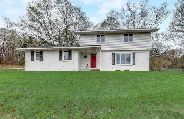Spacious 4BR House in Prior Lake Gallery 1