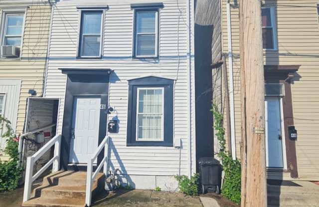 AVAILABLE FOR NOW!! 3BR/1BA WITH GARAGE!! Gallery 3