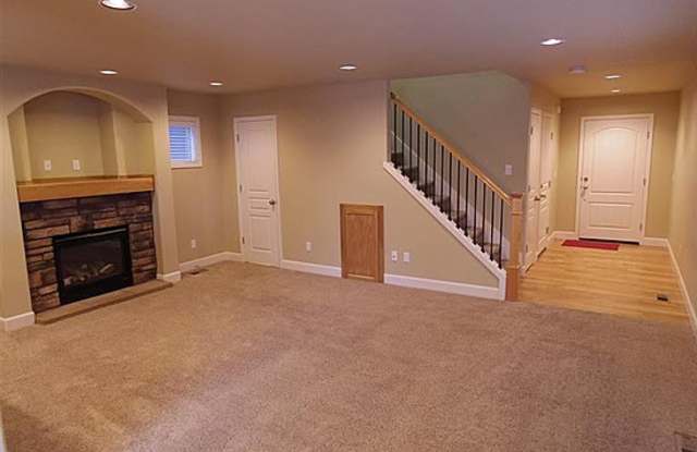 Spacious Northwest Townhome, 3 Bdrms, 2.5 Baths, Washer/Dryer, Gas Heat  A/C, Garage, Small fenced yard photos photos