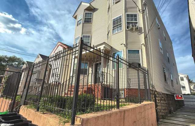 132 Wilkinson Avenue Gallery 3