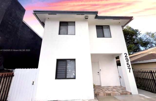 2957 NW 45th St photos photos
