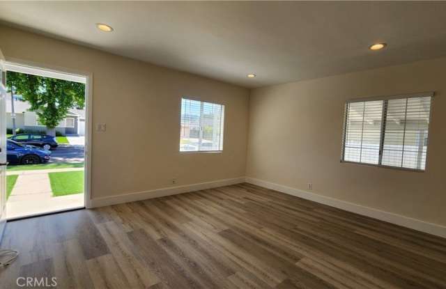 18009 Bullock Street Gallery 3