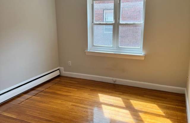 Great 1 bedroom Available 1/1/26 photos photos