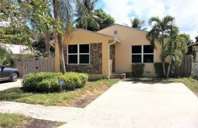1123 N 17th Avenue Gallery 2