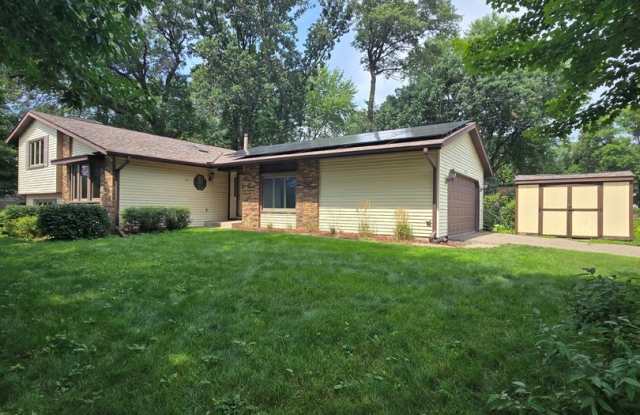 Available now! Spacious Shoreview Home, Energy efficient, upgraded kitchen, master suite photos photos