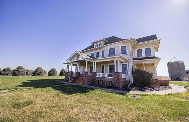 Spacious 4BR House in Stromsburg Gallery 1