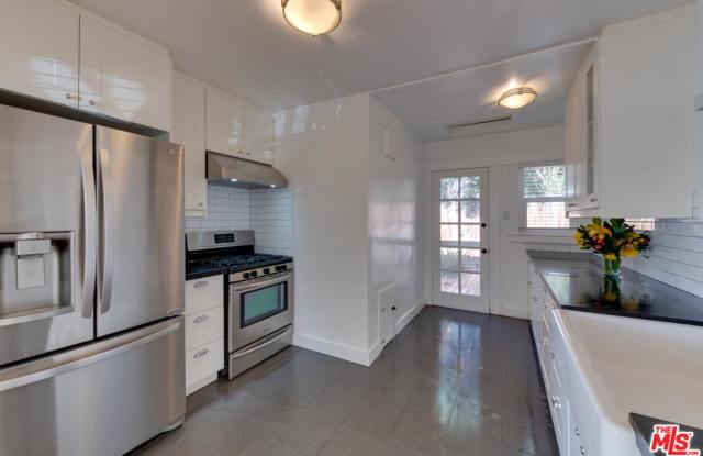 7465 HAWTHORN Avenue Gallery 3