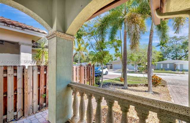 853 SW 11th Ct Gallery 3