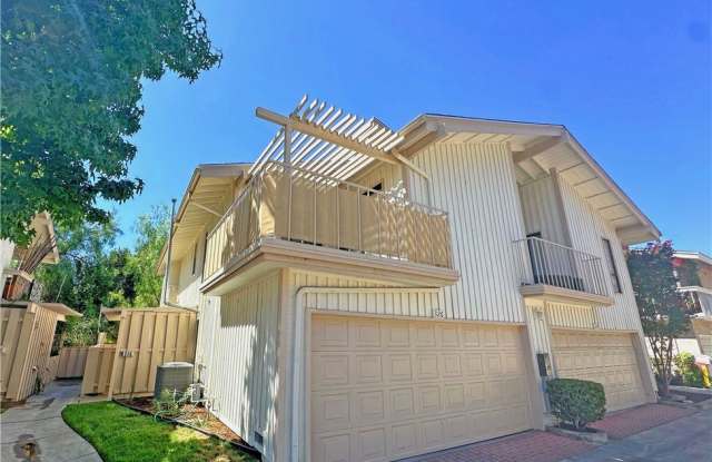 326 W 7th Street - 326 West 7th Street, Claremont, CA 91711