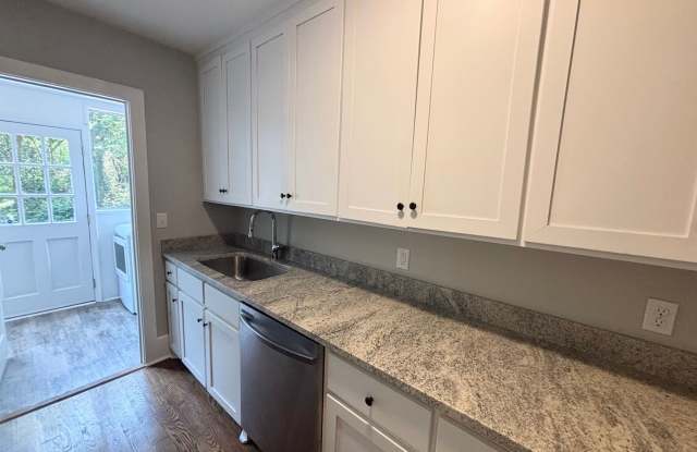 1615 Hollywood Dr. Gallery 4