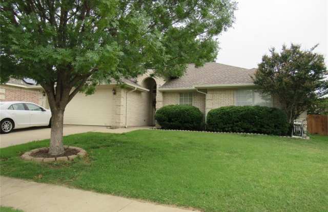904 Robin Drive - 904 Robin Drive, Saginaw, TX 76179