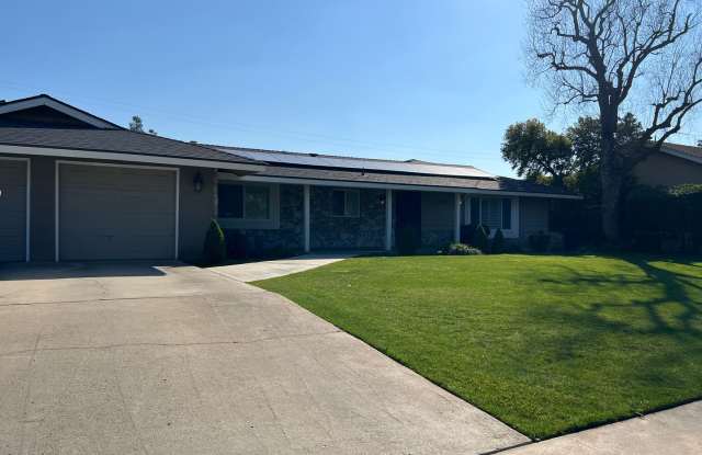 3 Bedroom 3 Bath with Pool Gallery 1