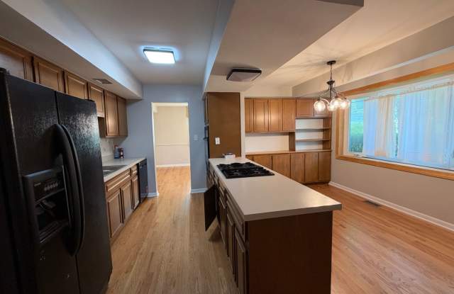 614 69th St Darien, IL 60561 Gallery 4