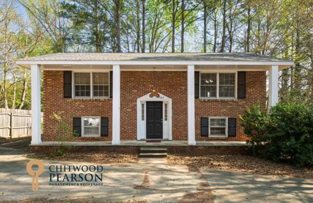 Updated 5BR Home in Morrow with New Carpet and Spacious Yard photos photos