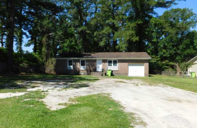 4004 Brandywine Drive conveniently located between Historic New Bern & MCAS Cherry Point! photos photos