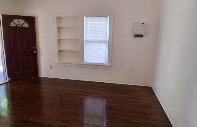 707 Baylor St - A Gallery 2
