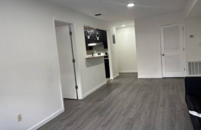 392 College Dr Gallery 3