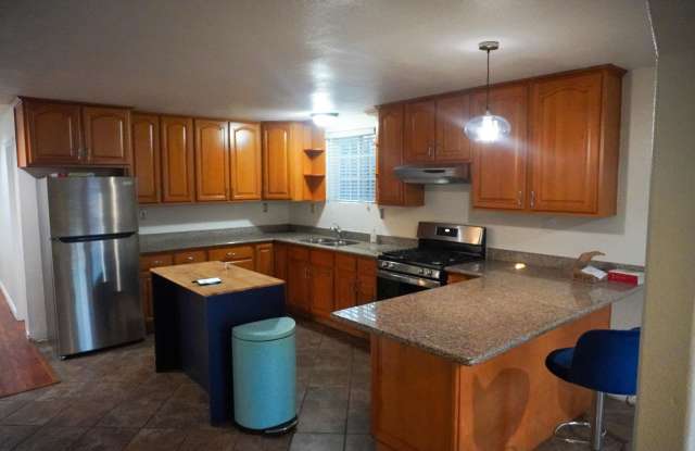 Adeline Street, 3216 photos photos