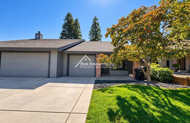 Spacious Orangevale 2bd/2ba Duplex with 1 Car Garage Gallery 1