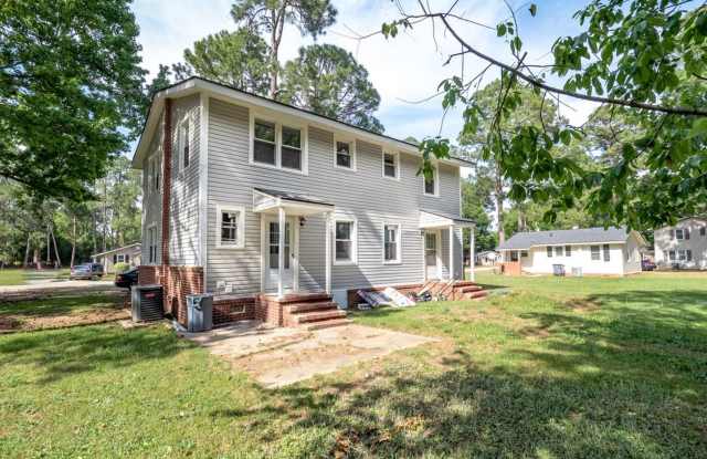 WELCOME TO THIS NEWLY RENOVATED 2 BEDROOM 1 BATH UNIT IN AN EXQUISITE LOCATION! - 9 Country Squire Court, Sumter County, SC 29154