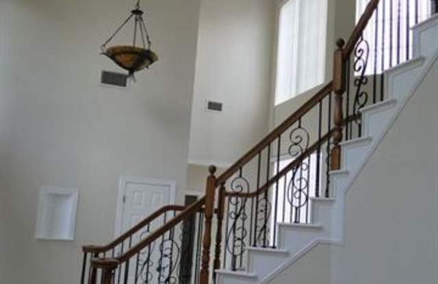 4308 Knollview Drive Gallery 3