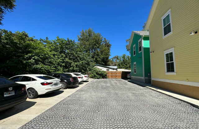Porter's - Huge, Modern 4 Bedroom, 4 Bathroom House Gallery 4