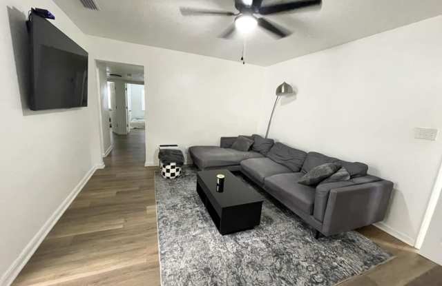 5949 MAPLE LEAF Drive Gallery 4