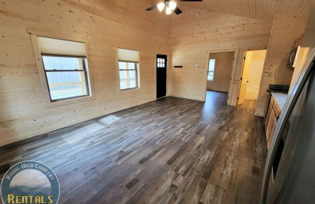 Beautiful 1-Bed Cabin In Trade, Tennessee Gallery 4