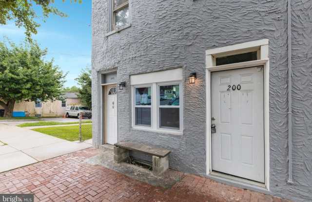200 MAPLE Street Gallery 1