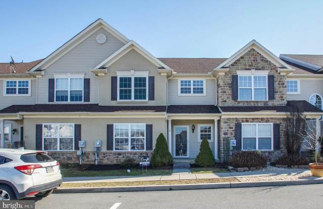 514 BARNHARDT WAY - 514 Barnhardt Way, West Reading, PA 19611