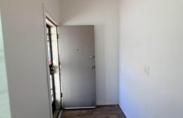 2221 Bassett Avenue Gallery 3