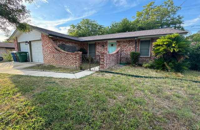 Welcome to this charming 3 bedroom, 2 bathroom home located in the heart of San Antonio, TX photos photos