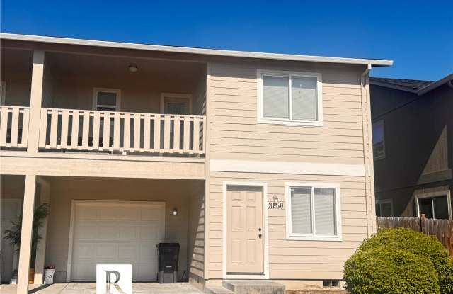 3 Bedroom 2 1/2 Bath Townhome in White City!!! photos photos