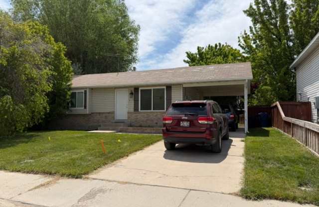 Cozy PG 3-Bedroom -- Large Fenced Yard photos photos