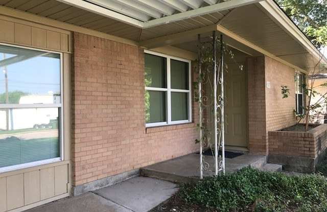 Bryan - 4 bedroom / 2 bath / fenced in back yard, Home - Available Now photos photos