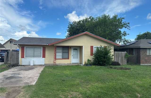 115 Lee Avenue - 115 Lee Avenue, Gregory, TX 78359
