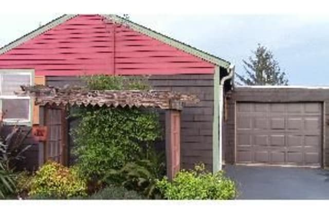 210 Se Surf Ave - 210 Southeast Surf Avenue, Lincoln City, OR 97367