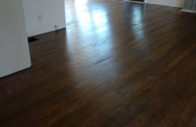 49 Bent Oaks Gallery 4