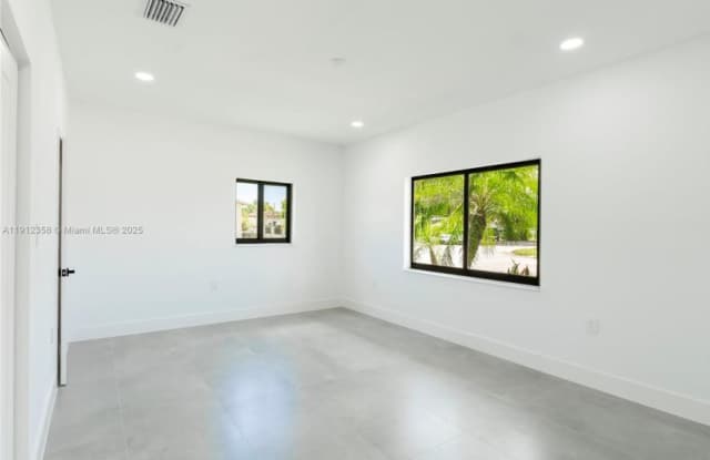 1181 NE 202nd St Gallery 3