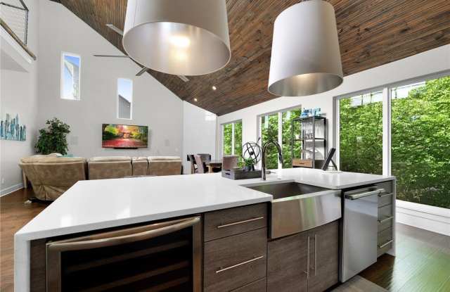 1546 N Desoto Place Gallery 3