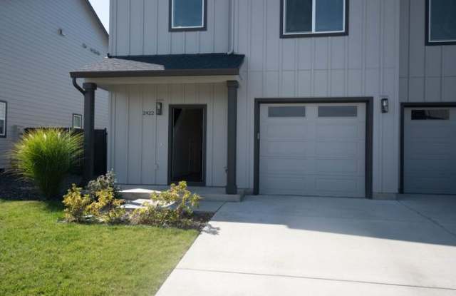 3-Bedroom, 2.5-Bathroom Duplex Style Townhome! Gallery 1