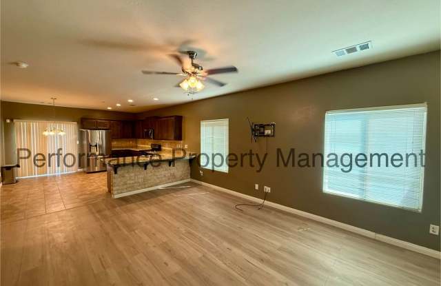 Spacious 4 Bed/3 Bath S Bakersfield Home w/ RBP & Deposit Alternative Option Gallery 4