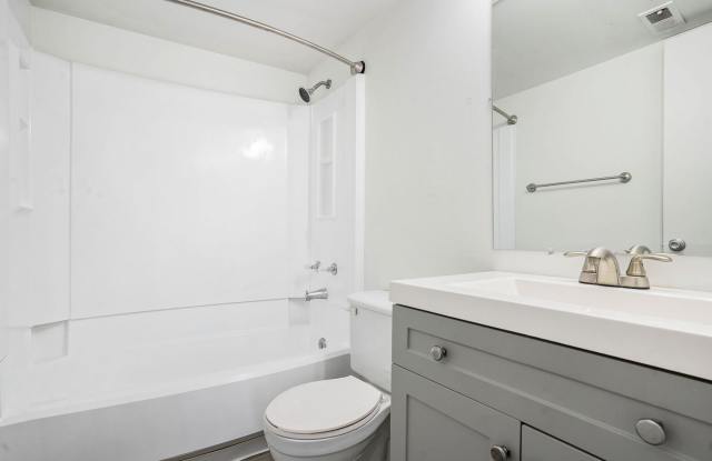 Oakdale Springs Apartments Gallery 2