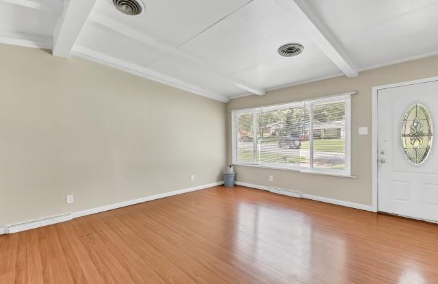 Spacious 3 Bdrm Single Family Home Available for move in! Gallery 3