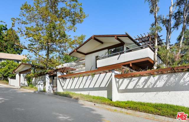1212 LINDA FLORA Drive Gallery 4