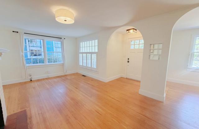 Amazing 4 bedroom house available now Gallery 4