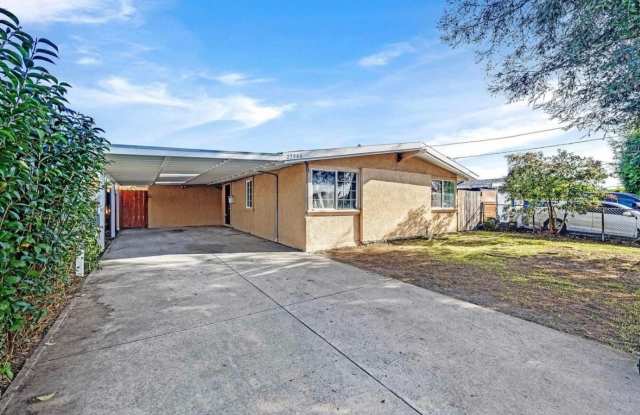 3BD/2BA Single-Family Hayward Home for Rent 2 min From Ruus Elementary! photos photos